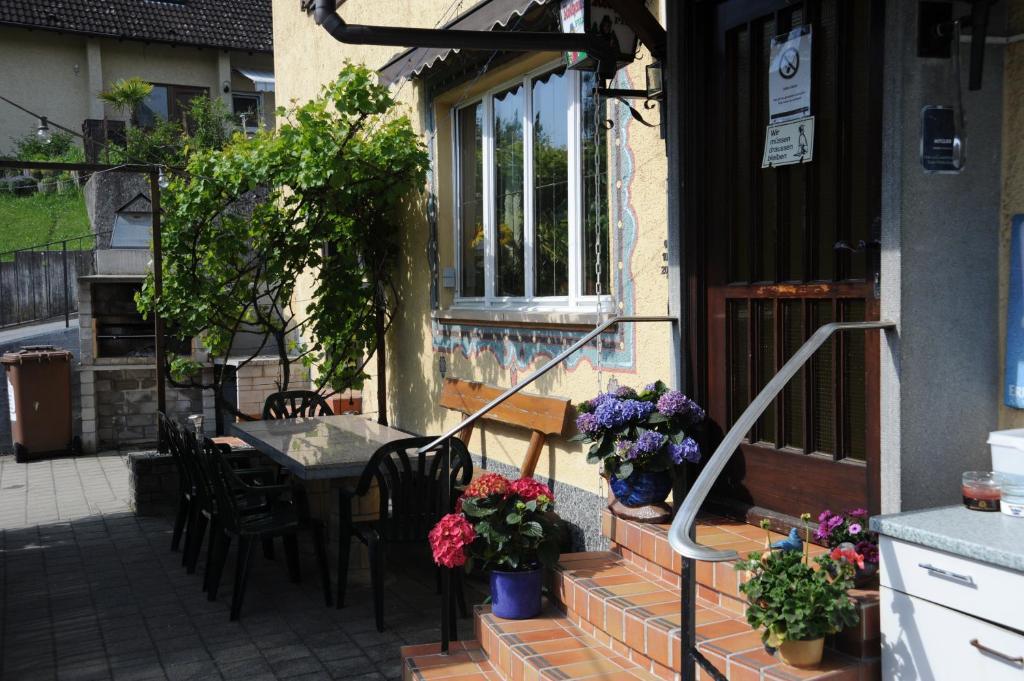 Gasthaus-Pension Fischerkeller Randegg Exterior photo