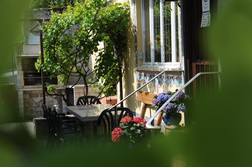 Gasthaus-Pension Fischerkeller Randegg Exterior photo